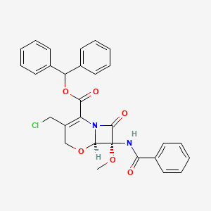 (6R,7R)-7-(BenzoylaMino)-3-(chloroMethyl)-7-Methoxy-8-oxo-5-oxa-1-azabicyclo[4.2.0]oct-2-ene-2-carboxylic Acid DiphenylMethyl Este structure, CAS 68313-94-0
